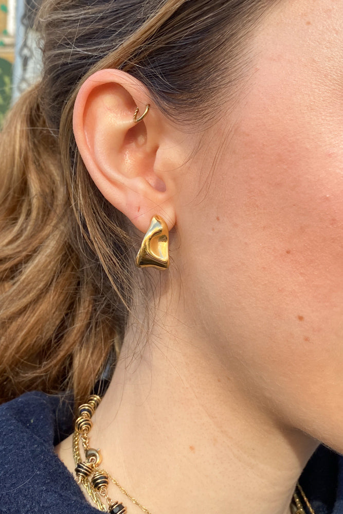 White Molten Curve Gold Plate Earring