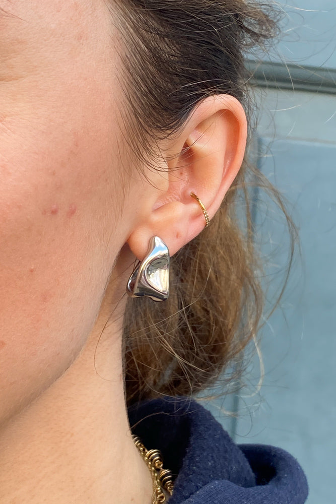 White Molten Curve Silver Earrings