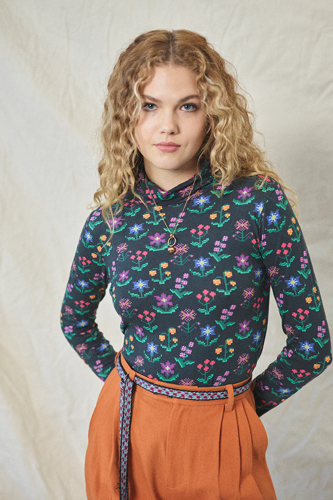 Lowie Rollneck Needlepoint Top